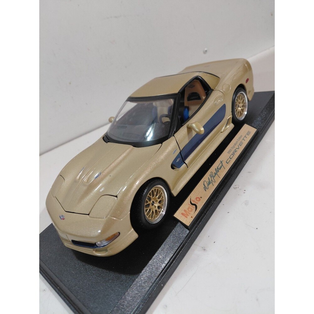 Maisto 1:18 Scale Die Cast 2003 Dale Earnhardt C5 Chevrolet Corvette Car w/Base